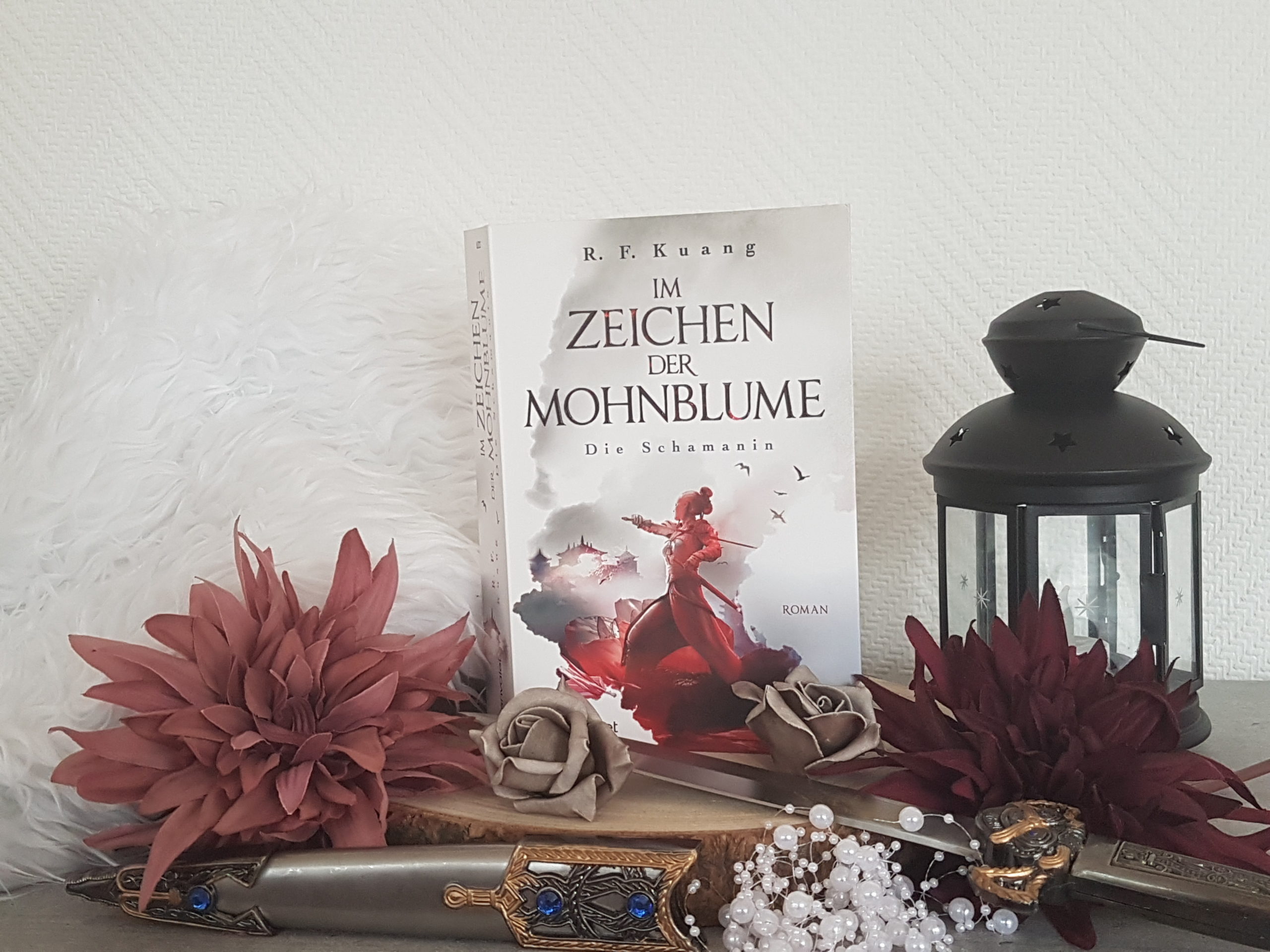 Düster, grausam und faszinierend zugleich - Im Zeichen der Mohnblume